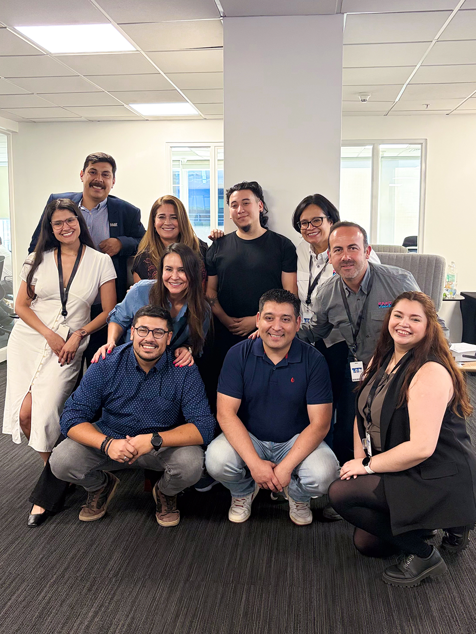 Equipo operacional en oficina Las Condes